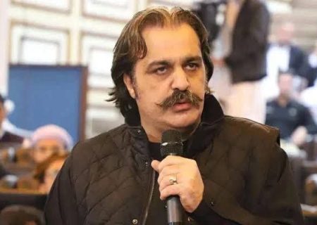 وزیر ارشد خیبر پختونخواه خواستار اقامت دایمی مهاجران افغان در پاکستان شد