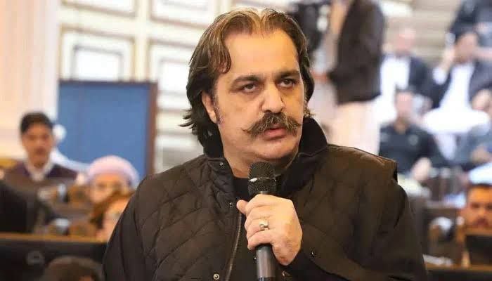 وزیر ارشد خیبر پختونخواه خواستار اقامت دایمی مهاجران افغان در پاکستان شد