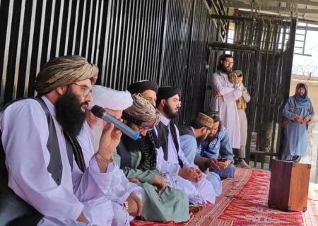 دیدار والی خوست از زندان مرکزی و تبریک عید به زندانیان