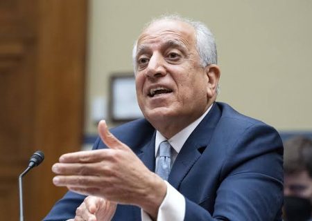 زلمی خلیلزاد: ایران باید موضع خود را تغییر دهد و مذاکرات هسته‌ای را از سر گیرد