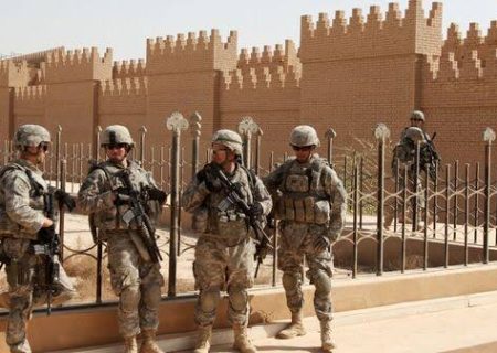 تخلیه بیش از ۷۰۰ نفر از سفارت آمریکا در بغداد؛ نگرانی‌ ها از تشدید تنش‌ها در منطقه افزایش یافت