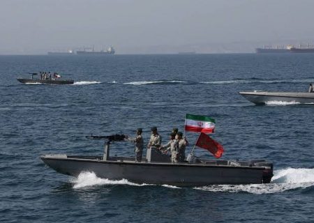 تحرکات دریایی ایران در خلیج فارس؛ نگرانی‌ها از محاصره احتمالی مسیر حیاتی نفت