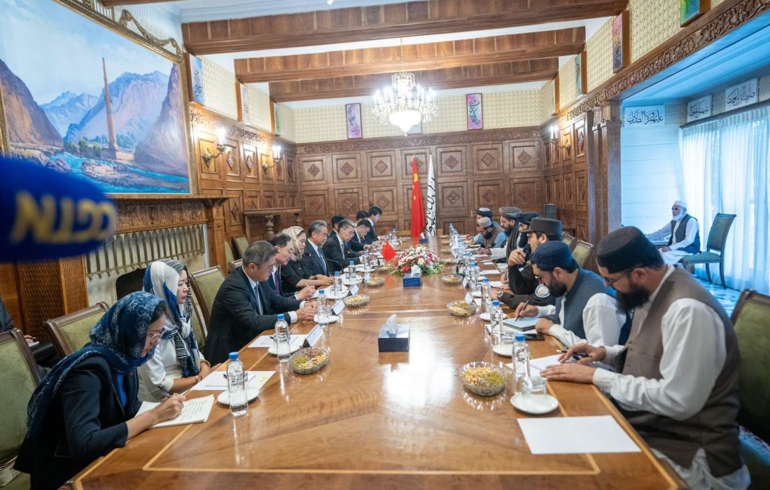 دیدار وزیر داخله افغانستان با وزیر امور خارجه چین در کابل