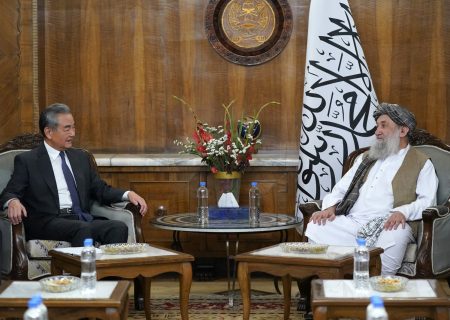 دیدار رییس الوزرا با وزیر خارجه چین در کابل؛ تأکید بر همکاری و امنیت