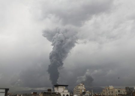 حملات هوایی اسرائیل به پایتخت یمن؛ کشته و زخمی شدن غیرنظامیان