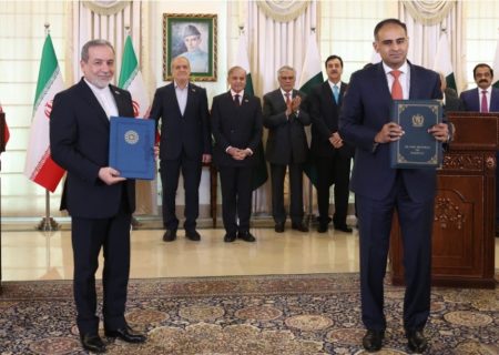پزشکیان با پاکستان ۱۲ سند همکاری راهبردی را امضا کرد