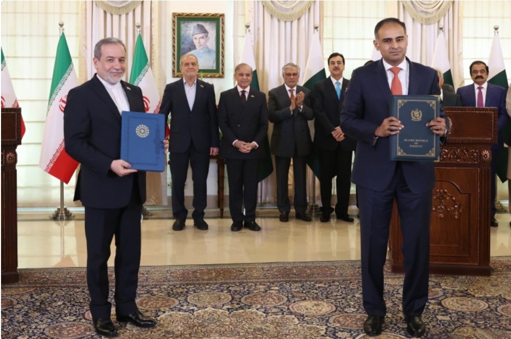 پزشکیان با پاکستان ۱۲ سند همکاری راهبردی را امضا کرد