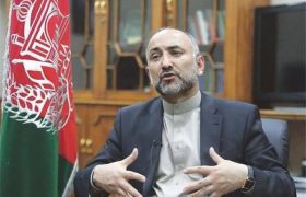 حنیف اتمر: راه حل سیاسی، تنها مسیر نجات افغانستان و پاکستان از بحران مرزی است