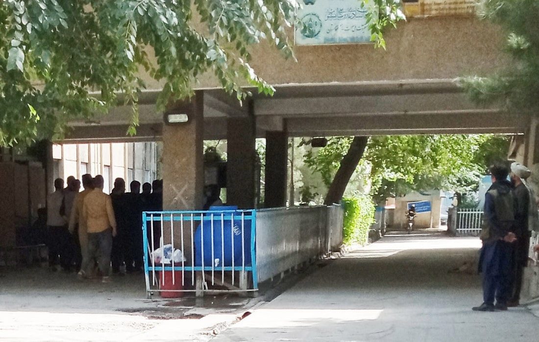 گفتنی‌ های تلخ بیماران از رفتار نادرست داکتران در شفاخانه‌های دولتی