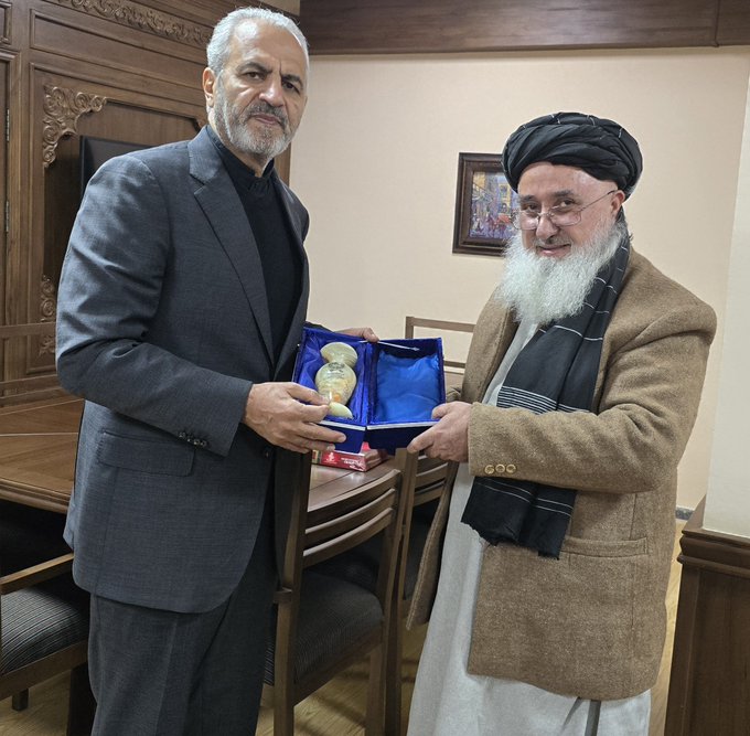 دیدار سرپرست سفارت ایران در کابل با وزیر اقتصاد افغانستان؛ تأکید بر گسترش همکاری‌های اقتصادی دوجانبه