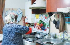 سوم نوامبر؛ بزرگداشت روز جهانی زنان خانه دار و تأکید بر نقش حیاتی آنان در خانواده