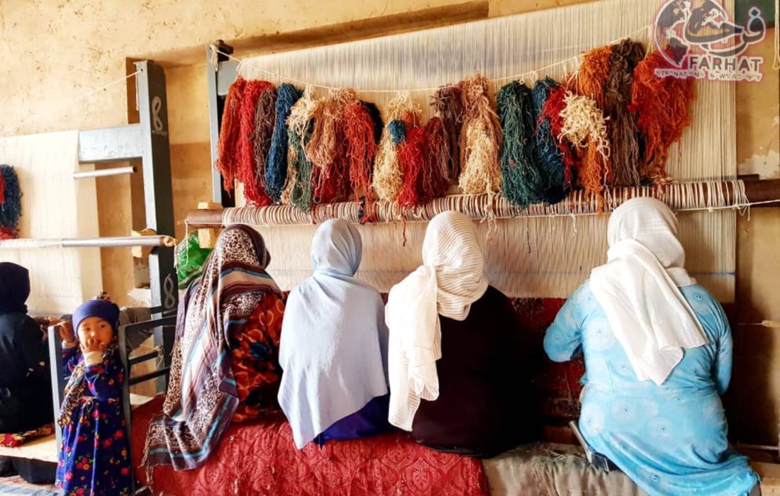 قالین‌ های رنگین؛ راهی برای خودکفایی زنان افغان