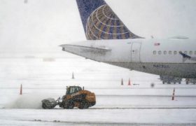 آشفتگی گسترده در سفرهای هوایی آمریکا همزمان با نزدیک‌شدن طوفان زمستانی “دِوین”