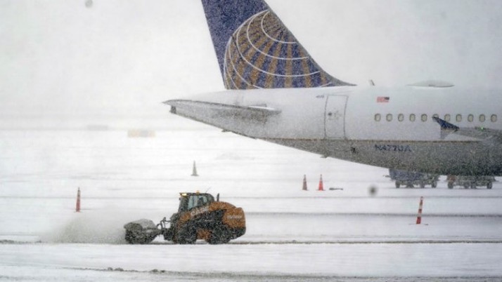 آشفتگی گسترده در سفرهای هوایی آمریکا همزمان با نزدیکشدن طوفان زمستانی “دِوین”