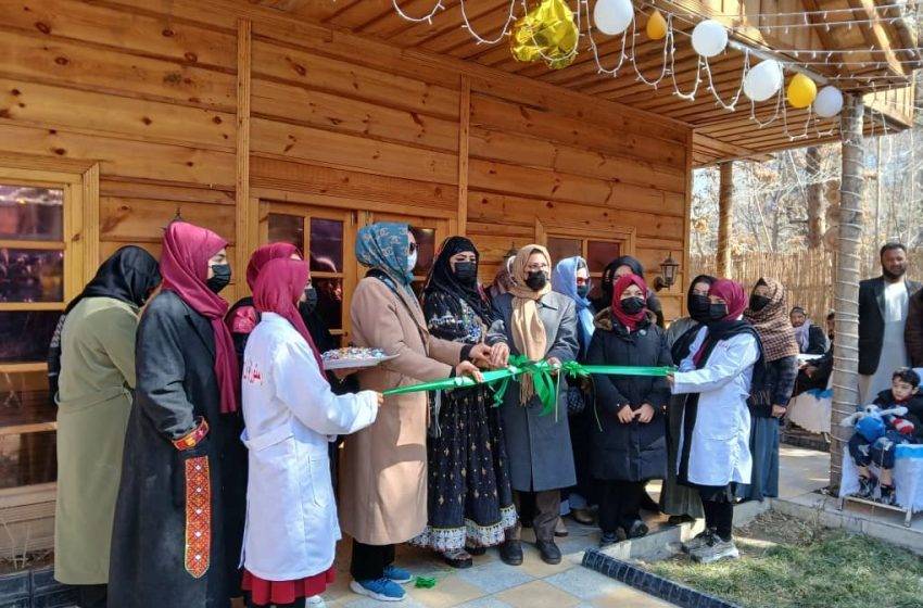 حضور پر رنگ بانوان کار آفرین در رستورانت داری