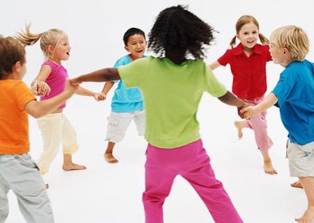 اجتماع و کودکان: نقش محیط اجتماعی در شکل‌گیری آینده سازان فردا