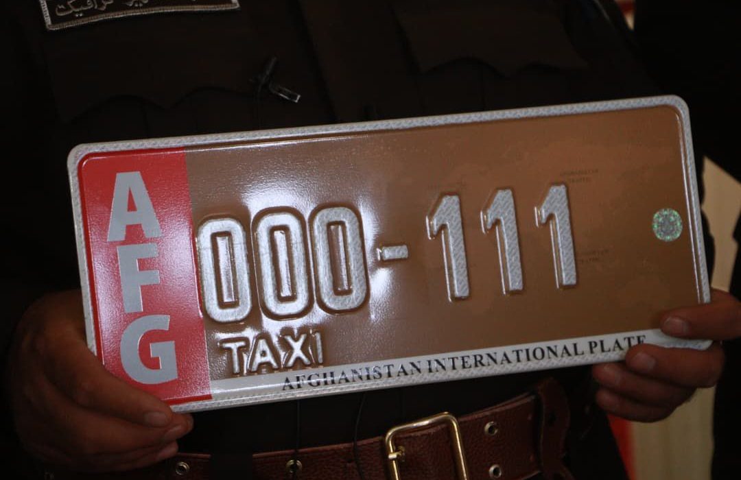 آغاز توزیع پلیت های بین‌المللی برای وسایل نقلیه مرزی افغانستان از هرات