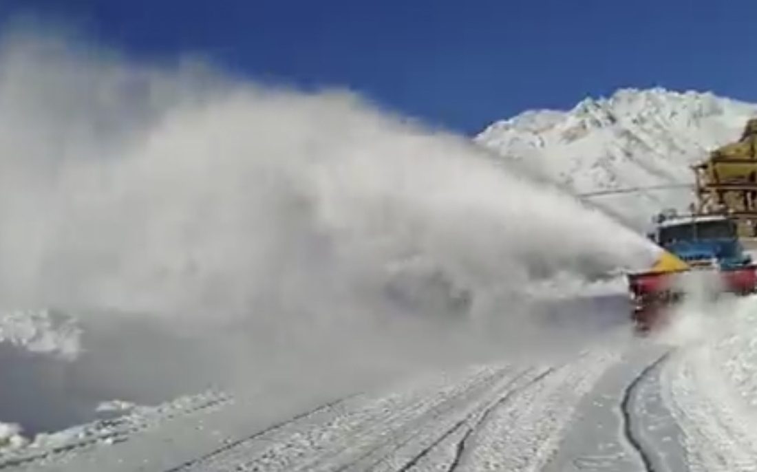 ادامه مسدودی بزرگ راه سالنگ به دنبال بارش برف و شرایط نامساعد جوی