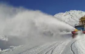 ادامه مسدودی بزرگ راه سالنگ به دنبال بارش برف و شرایط نامساعد جوی