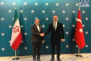 دیدار و گفت‌ وگوی وزرای خارجه ایران و ترکیه در استانبول