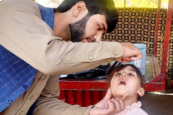 نقش فعال والدین در تطبیق واکسین پولیو؛ آگاهی‌دهی برای مقابله با باورهای نادرست ضروری است