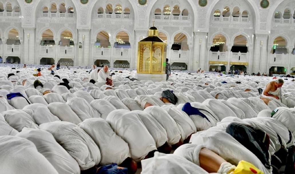 شب اول رمضان؛ حرمین شریفین گواه صف‌ های نماز مملو از جمعیت مؤمنان