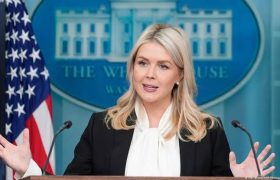 سخنگوی کاخ سفید: به لطف تاکتیک‌های ترامپ، به توافق با ایران نزدیک‌تر از همیشه هستیم