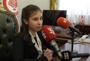 واگذاری نمادین کرسی والی به یک دختر دانش‌ آموز افغانی الاصل در ترکیه