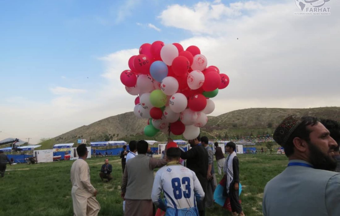 شادی و امید در آسمان کابل؛ جشن کاغذپرانی بند قرغه را رنگین کرد