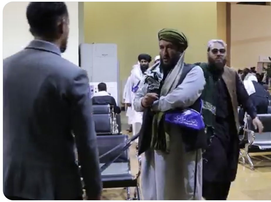 دهمین کاروان زائران افغان با موفقیت به مدینه منوره منتقل شد