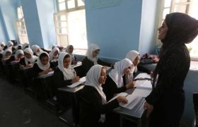 بلند بودن فیس و هزینه کتاب در مکاتب خصوصی؛ خانواده ‌ها خواهان نظارت دولت هستند